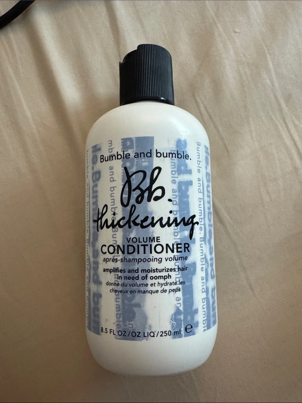 Bumble and bumble Thickening Volume Conditioner - White and Black